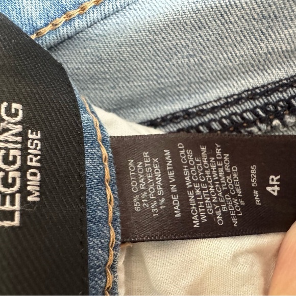 Express Women's Light Blue Distressed Jeans midrise (Size 4R) - Picture 9 of 10